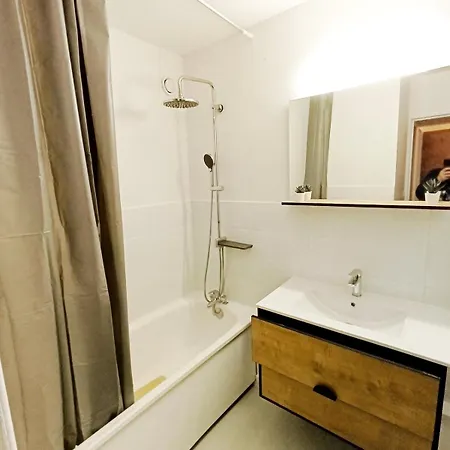 Apartment 3 A Sedan